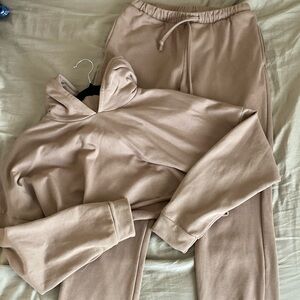 Like new beige set donnee par dieu